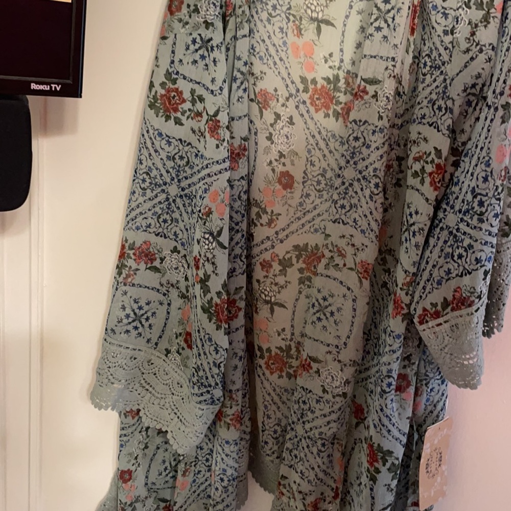 Stitch Fix floral Kimono
